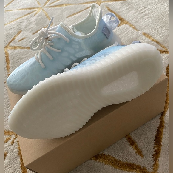 Adidas Yeezy Boost 350 - Picture 5 of 6